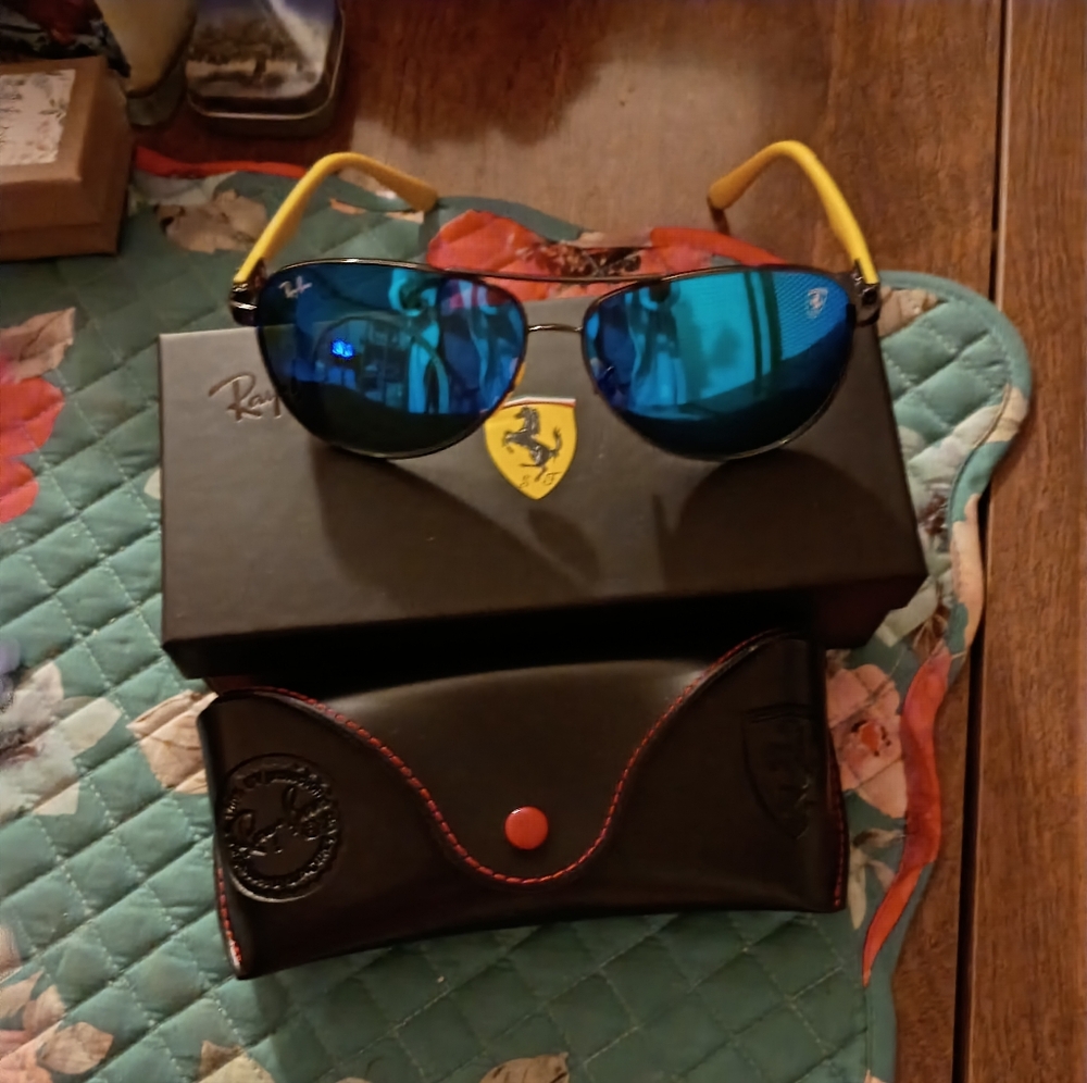 Ray-Ban Scuderia Ferrari Aviator Sunglasses with Blue Lenses and Yellow Temples - Picture 6 of 10